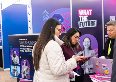 Asistentes y patrocinadores conectando en CIMEDU®